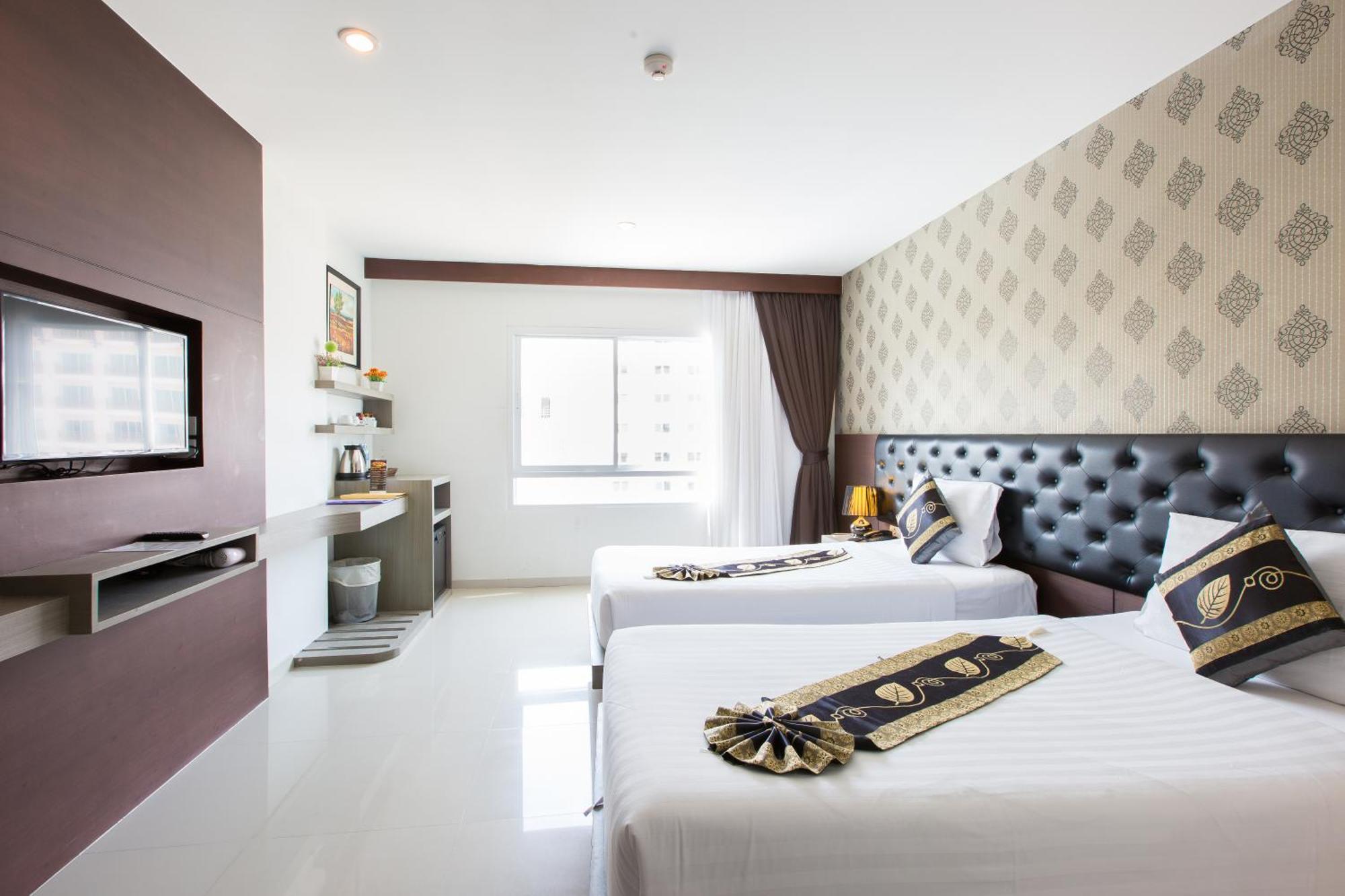 Patong Hemingways Silk Hotel מראה חיצוני תמונה