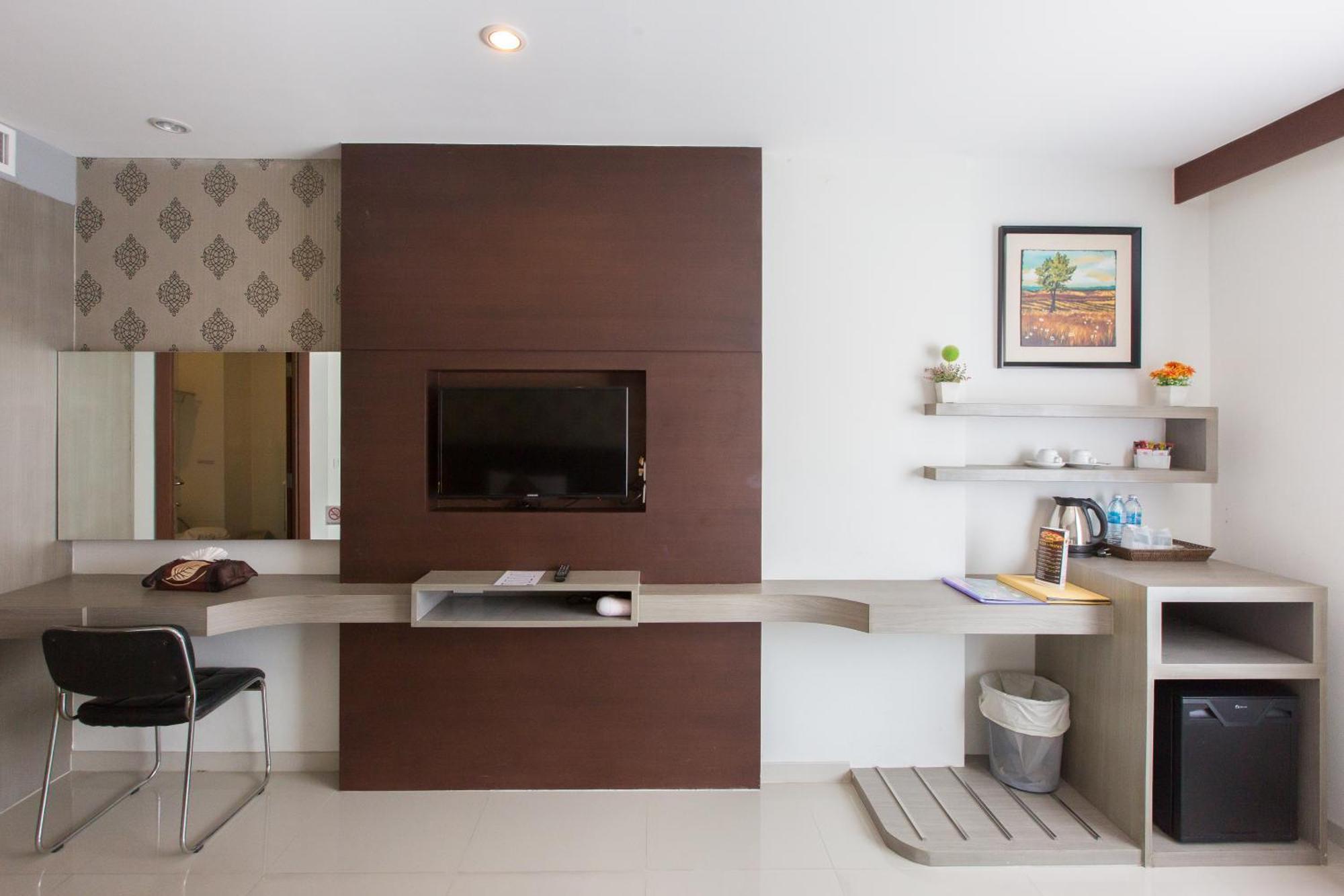 Patong Hemingways Silk Hotel מראה חיצוני תמונה