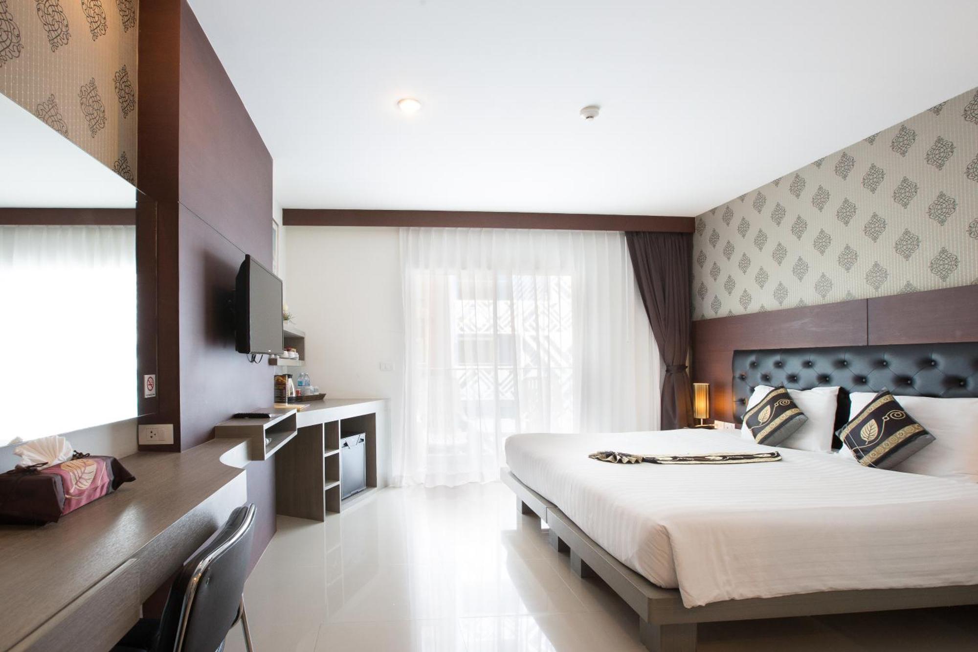 Patong Hemingways Silk Hotel מראה חיצוני תמונה