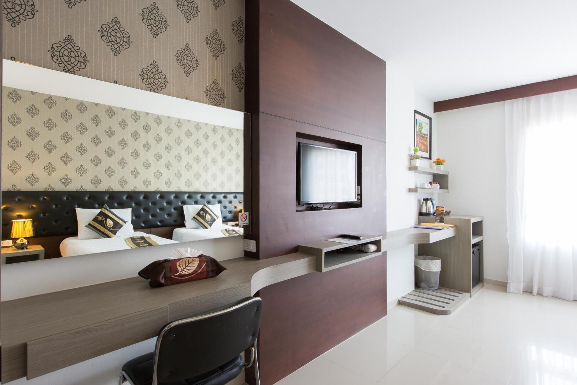 Patong Hemingways Silk Hotel מראה חיצוני תמונה