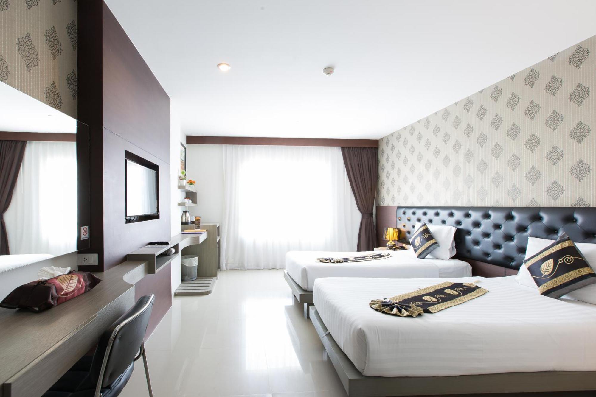 Patong Hemingways Silk Hotel מראה חיצוני תמונה