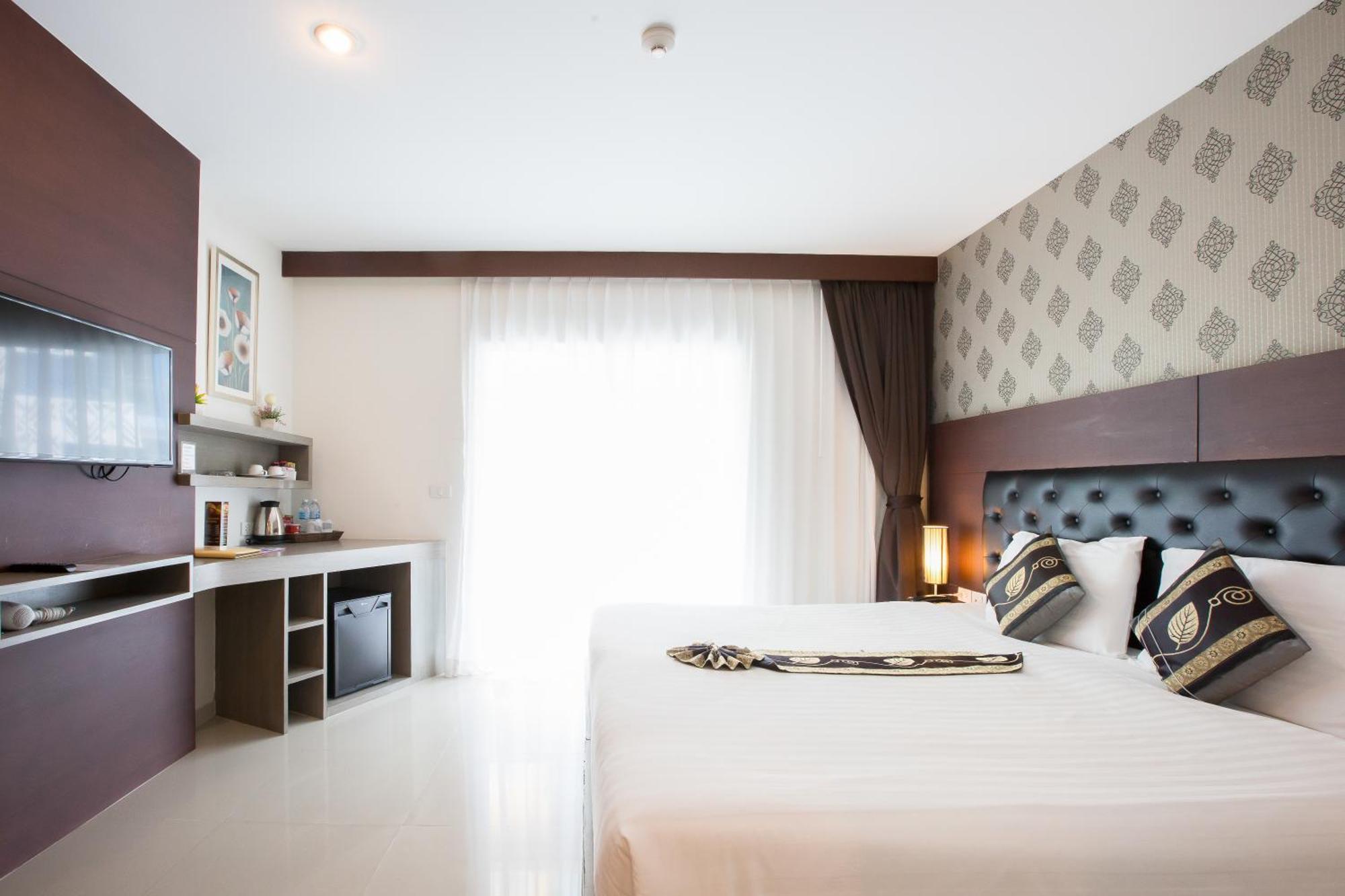 Patong Hemingways Silk Hotel מראה חיצוני תמונה