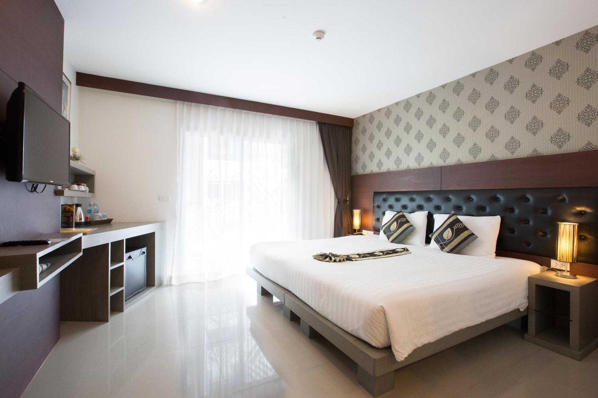 Patong Hemingways Silk Hotel מראה חיצוני תמונה