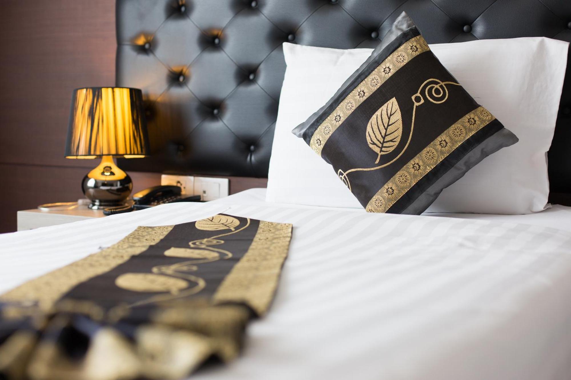 Patong Hemingways Silk Hotel מראה חיצוני תמונה