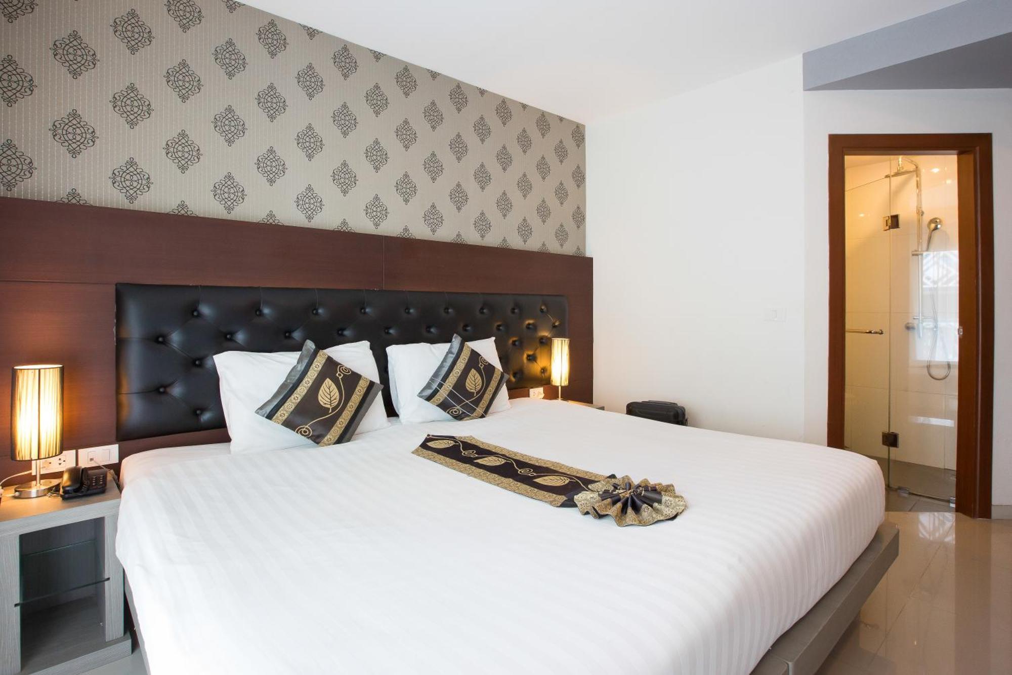 Patong Hemingways Silk Hotel מראה חיצוני תמונה