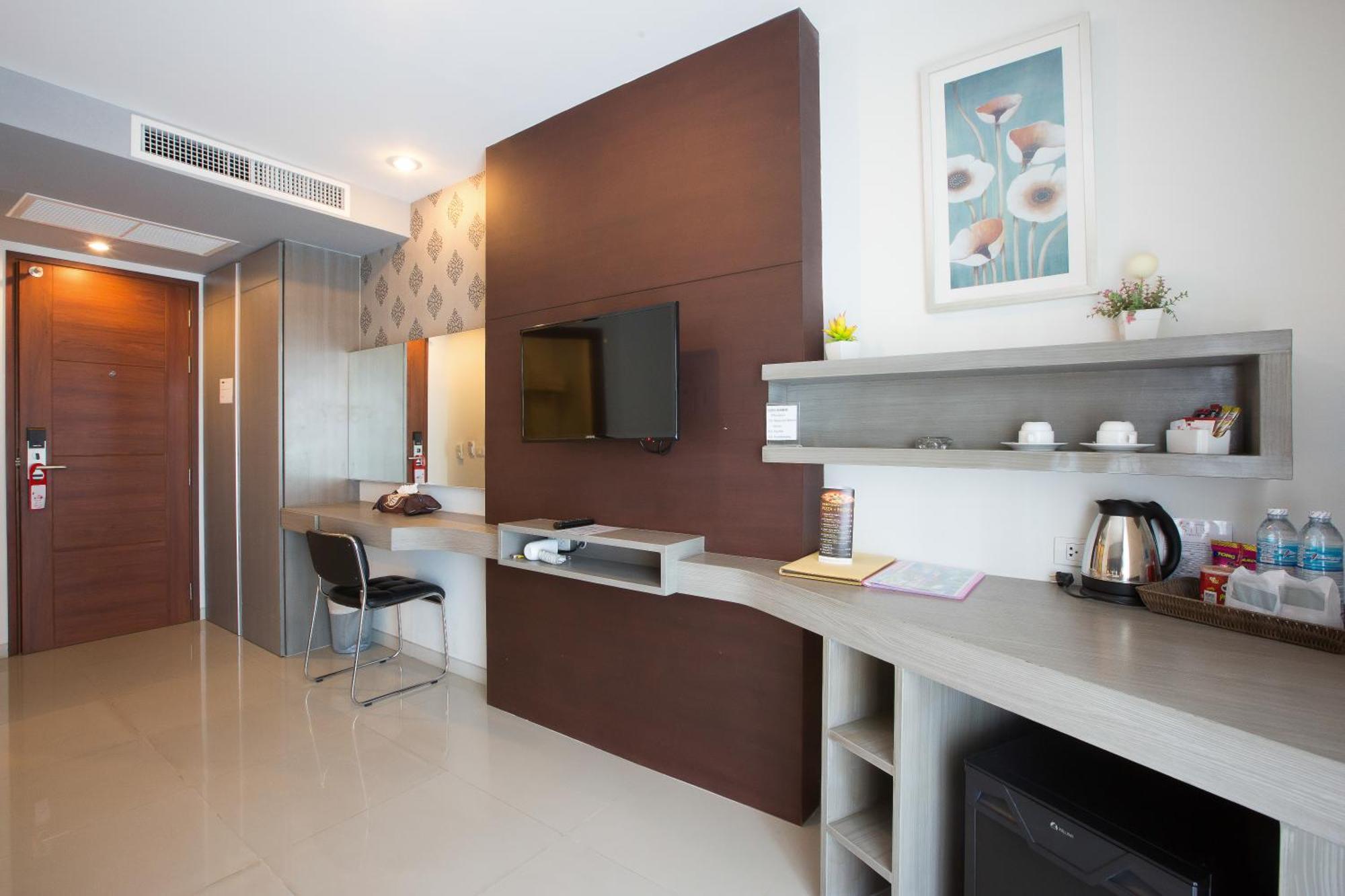 Patong Hemingways Silk Hotel מראה חיצוני תמונה